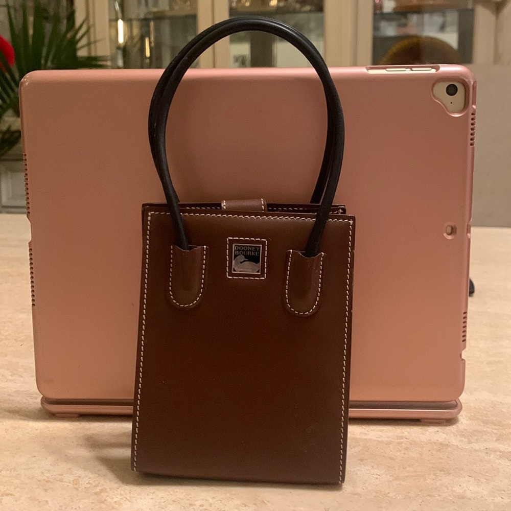 Vintage mini Dooney Bourke handbag in great condition. - Picture 1 of 9